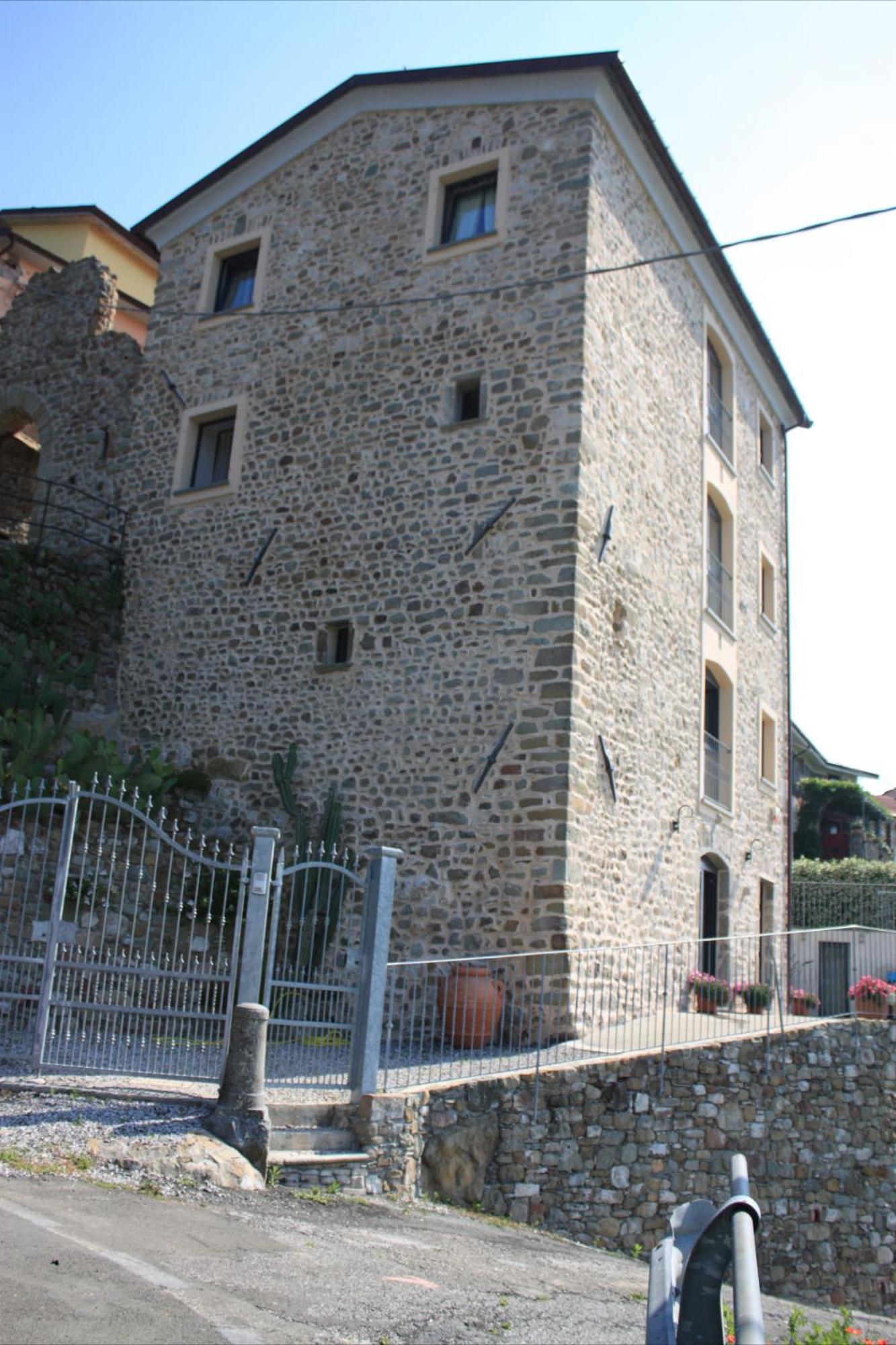 Al Castello Da Annamaria Guest House Beverino Ngoại thất bức ảnh